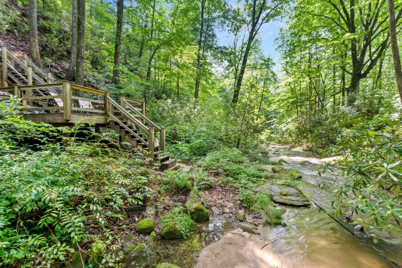 Falling Waters At Rumbling Bald Lake Lure Extérieur photo
