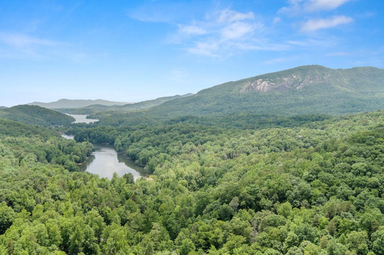 Falling Waters At Rumbling Bald Lake Lure Extérieur photo