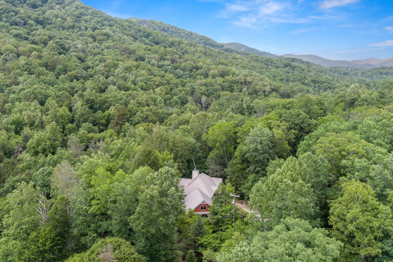 Falling Waters At Rumbling Bald Lake Lure Extérieur photo